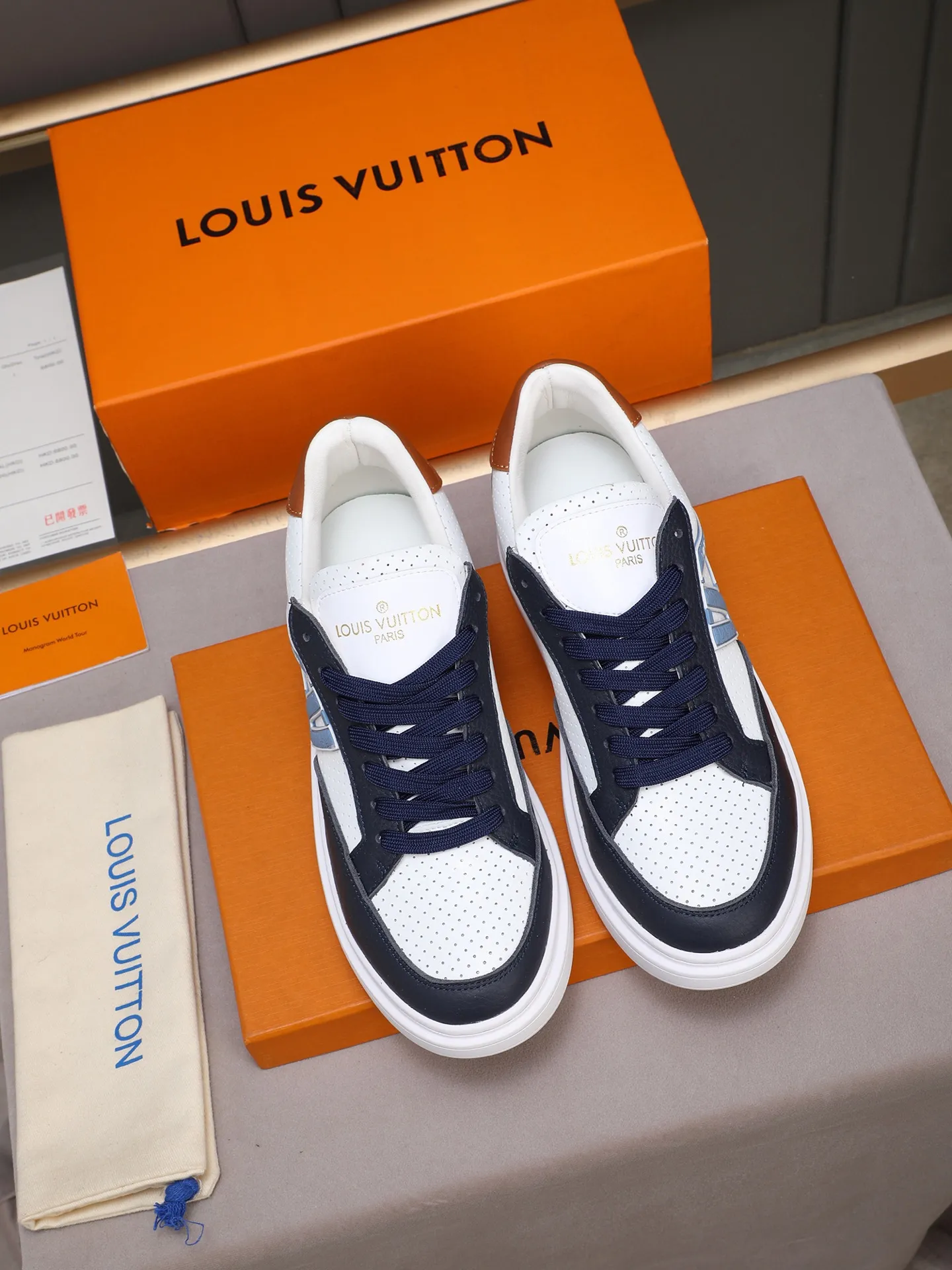 PP420 main model 👍👍👍2025 new LOUIS VUITTON [Luden Yiwei]——LV upper [Lv]🇮🇹Imported first-layer cowhide embossed🇩🇪Inside imported sheepskin lining ➕Non-slip and wear-resistant outsole. Every man's identity is reflected in his elegant and stable upper shoes🚶🏻🚶🏻📯 No matter the wind or rain, the shoe last remains unchanged and can stand the test of time🔍️. ——Code number: 38-44 (45 can be customized)